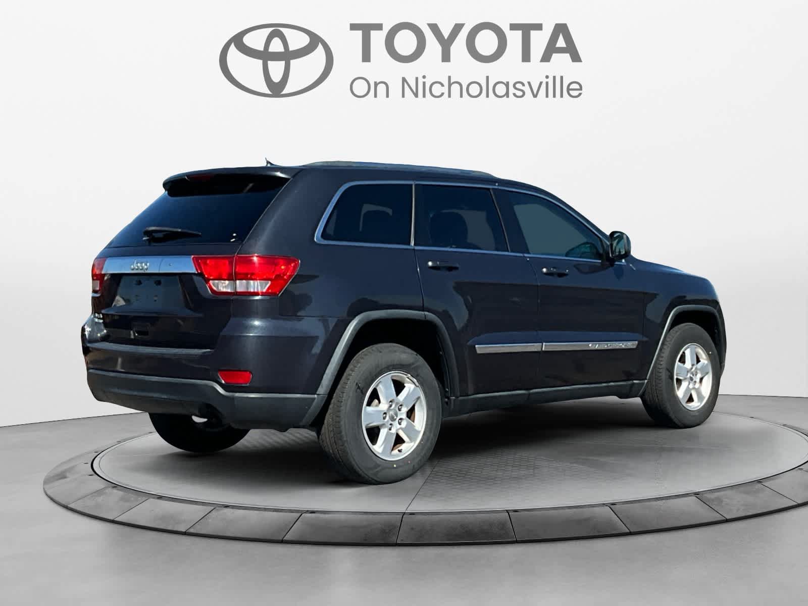 Used 2013 Jeep Grand Cherokee Laredo w/ Laredo E Group AWD/4WD image 5