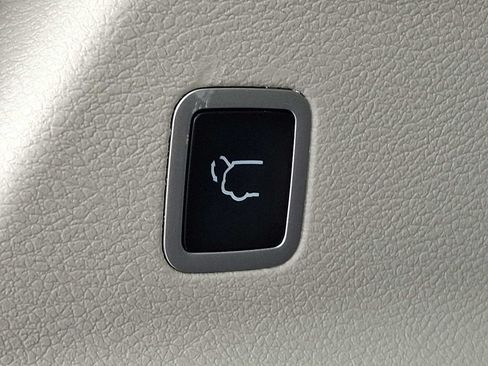 Used 2023 Chrysler Pacifica Touring-L FWD image 28