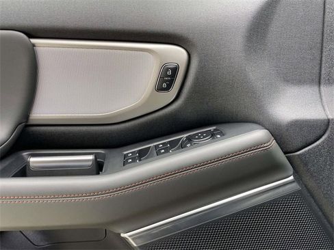 Used 2025 Ford Expedition Active image 21