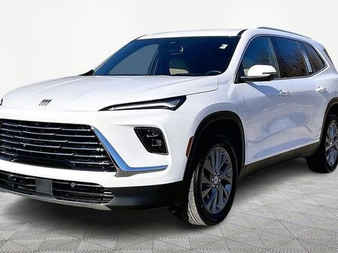 Used 2025 Buick Enclave Preferred w/ Power Package image 3