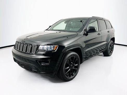 Used 2020 Jeep Grand Cherokee Altitude RWD image 3