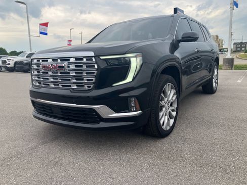 Used 2025 GMC Acadia Denali w/ Super Cruise Package FWD image 3