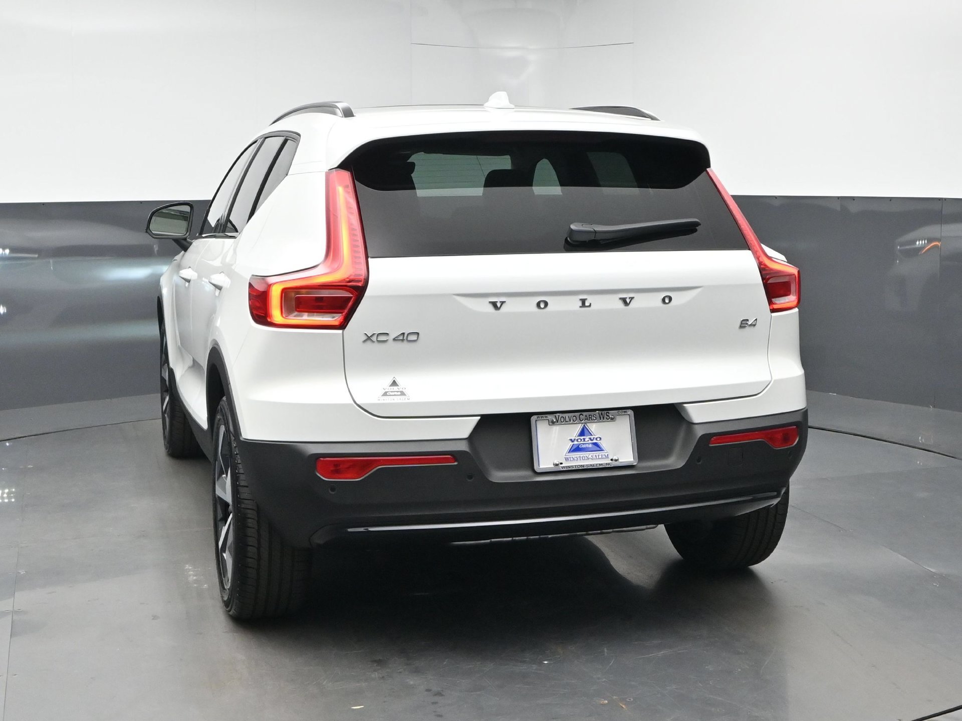 New 2026 Volvo XC40 B4 Plus w/ Protection Package Premier FWD image 7