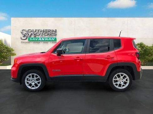 Used 2023 Jeep Renegade Latitude AWD/4WD image 2
