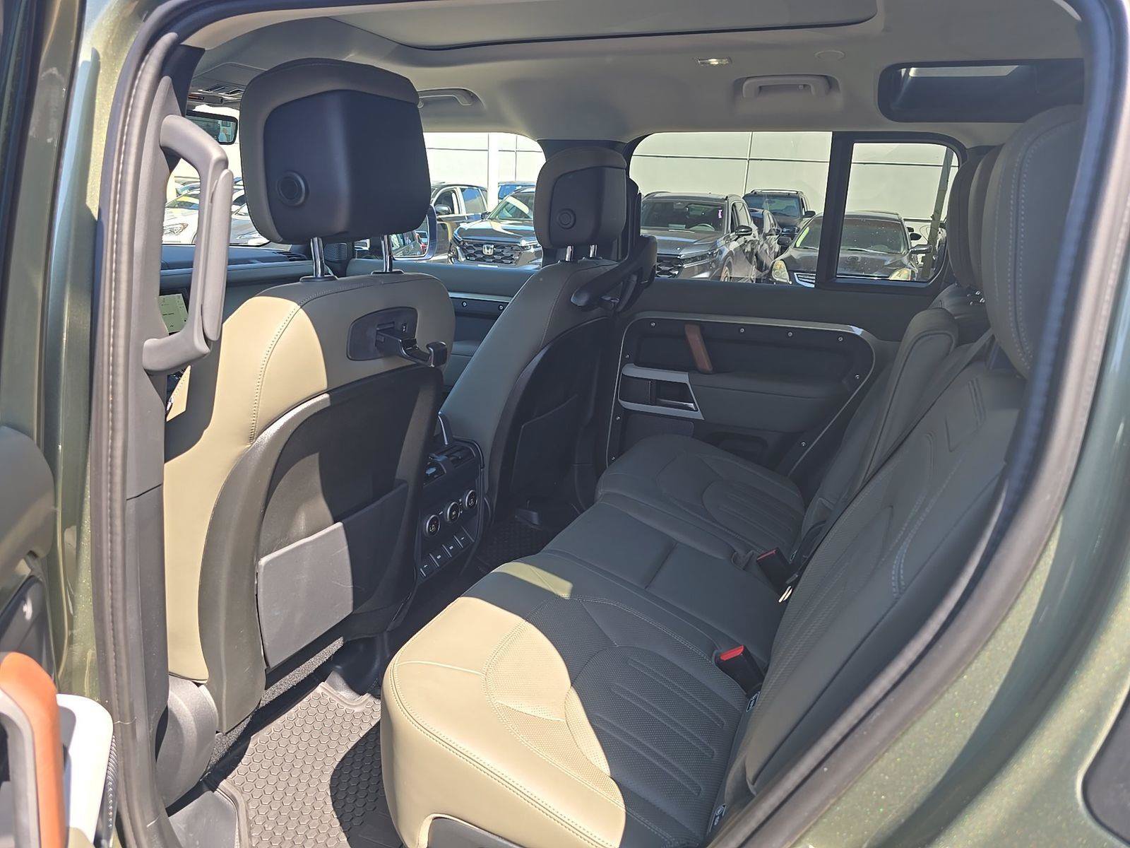 Used 2020 Land Rover Defender 110 HSE AWD/4WD image 13