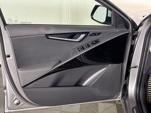 Certified 2023 Kia Niro Wave w/ Wave Preserve Package FWD image 11