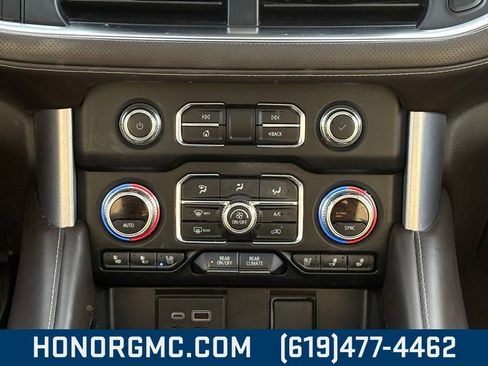 Used 2023 GMC Yukon SLT w/ SLT Premium Package image 30