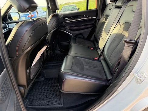 Used 2022 Jeep Grand Cherokee Trailhawk image 12