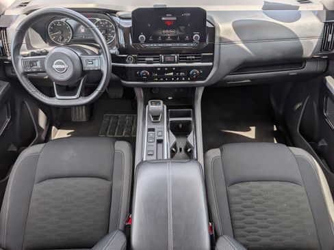 Used 2024 Nissan Pathfinder SV FWD image 5