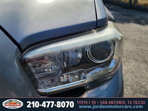 Used 2018 Toyota Tacoma SR5 w/ Exterior Package image 10