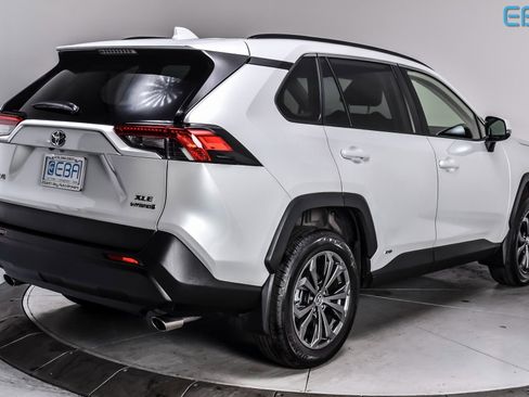 Used 2024 Toyota RAV4 XLE Premium image 6