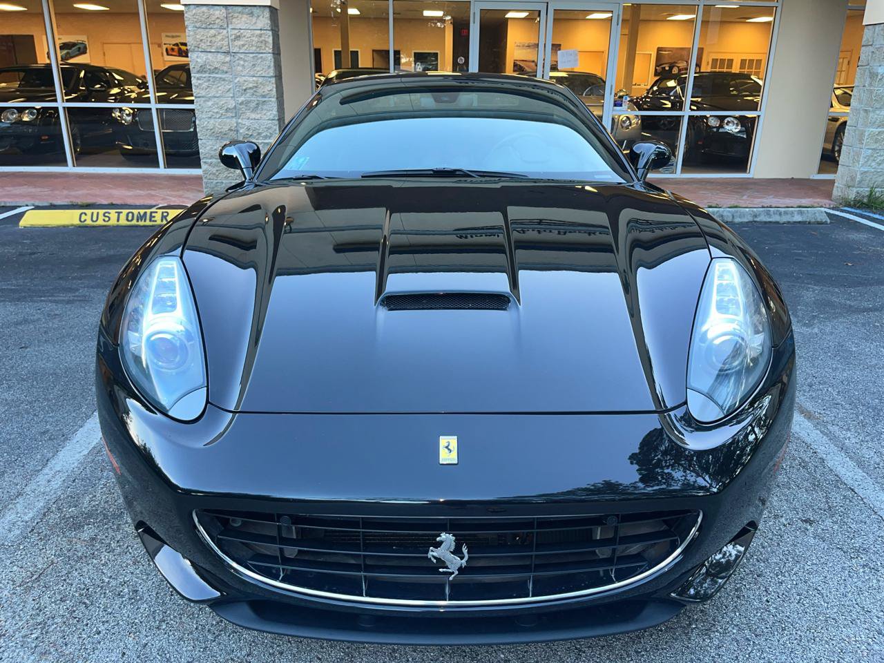 Used 2010 Ferrari California RWD image 27