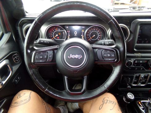 Used 2021 Jeep Gladiator Sport image 10