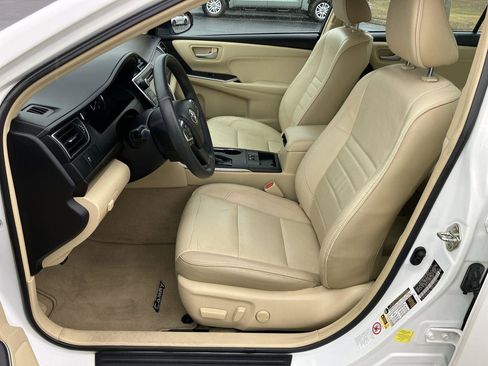 Used 2017 Toyota Camry XLE image 12