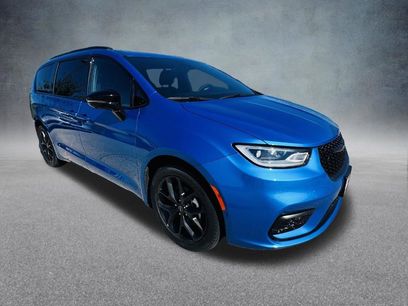 New 2026 Chrysler Pacifica Limited w/ S Appearance Package