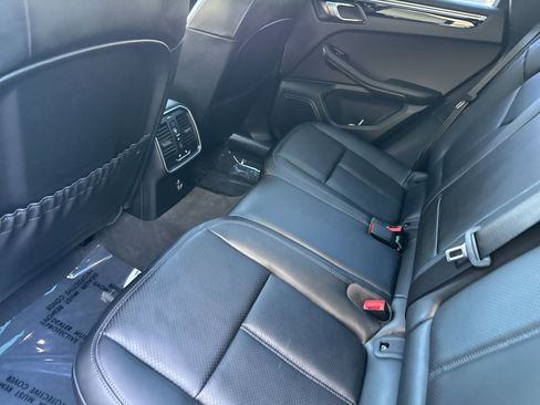 Certified 2025 Porsche Macan AWD/4WD image 14