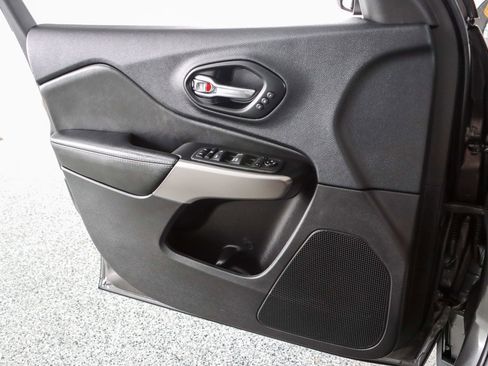 Used 2022 Jeep Cherokee Limited w/ Sun & Sound Group image 23