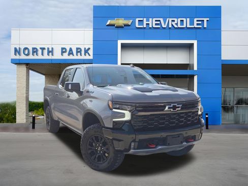 Used 2025 Chevrolet Silverado 1500 ZR2 w/ Technology Package AWD/4WD image 1