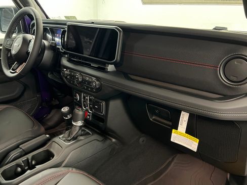 New 2026 Jeep Wrangler Unlimited Rubicon AWD/4WD image 24