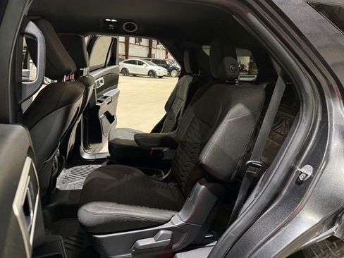 Used 2020 Ford Explorer XLT RWD image 18