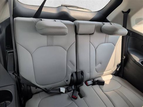 Used 2024 Honda Pilot Touring image 17