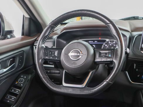 Used 2022 Nissan Rogue SL FWD image 12