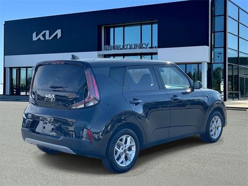 Used 2023 Kia Soul LX w/ LX Technology Package image 12