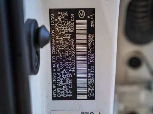 Used 2021 Lexus UX 200 F Sport w/ Accessory Package (Z2) image 26