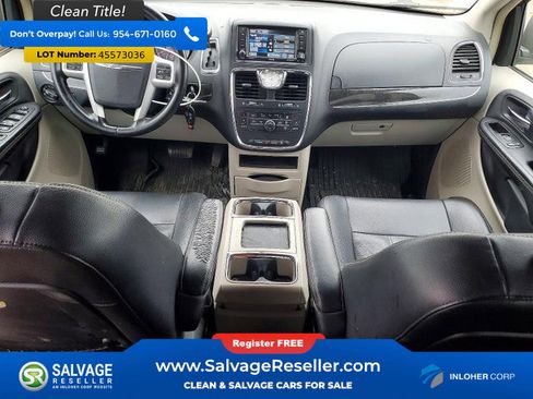 Used 2014 Chrysler Town & Country Touring FWD image 11