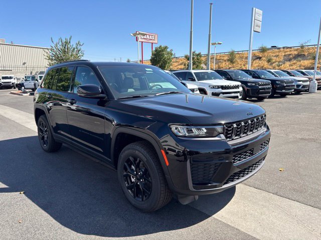 New 2026 Jeep Grand Cherokee Altitude AWD/4WD image 7