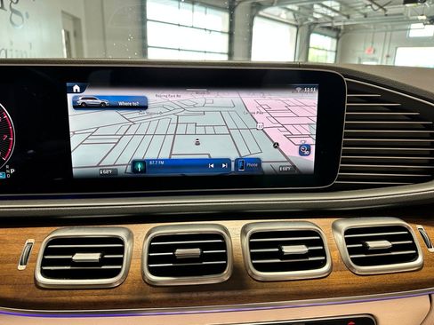 Used 2025 Mercedes-Benz GLS 450 4MATIC image 8