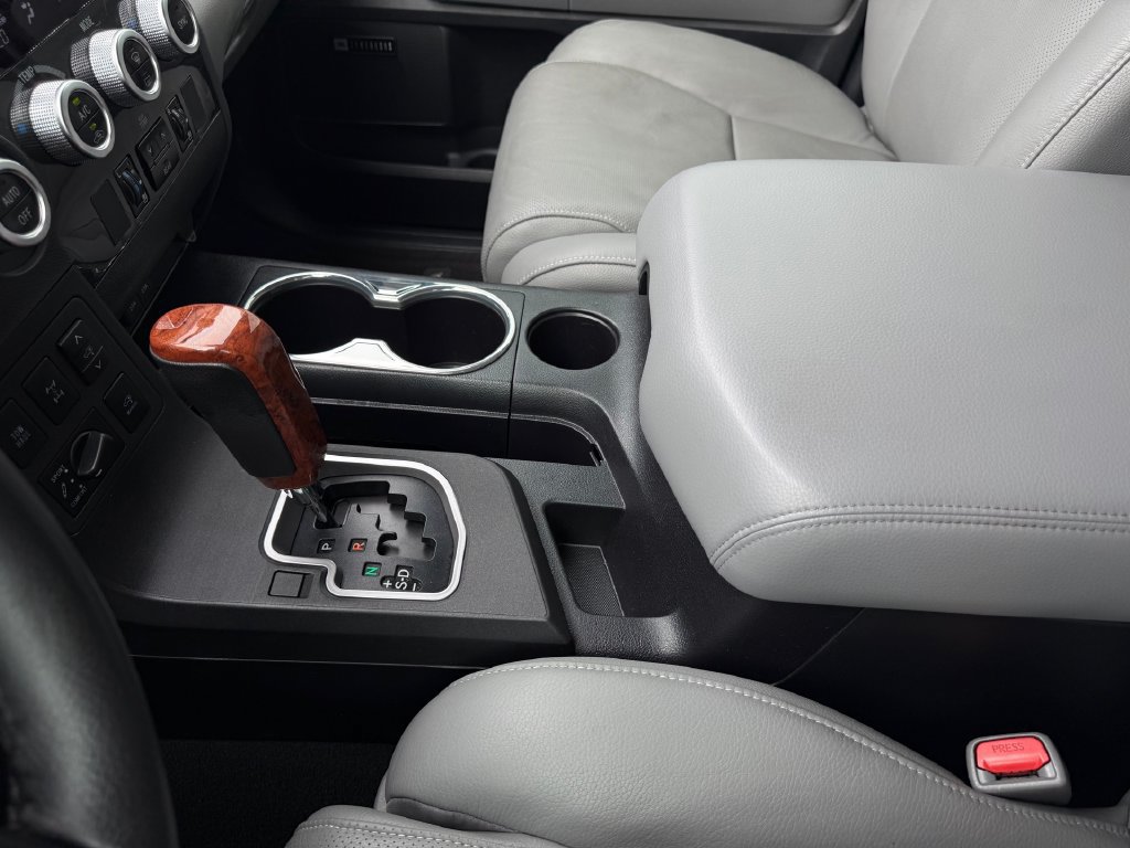Used 2020 Toyota Sequoia Platinum AWD/4WD image 18