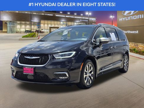 Used 2021 Chrysler Pacifica Pinnacle FWD image 2