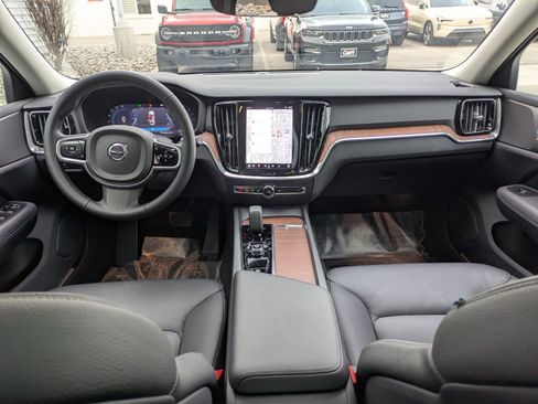 Certified 2025 Volvo V60 B5 Cross Country Plus image 27