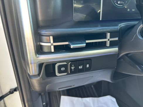 Used 2025 Hyundai Santa Fe Limited image 11