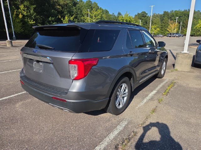 Used 2022 Ford Explorer XLT w/ Equipment Group 202A RWD image 3