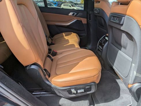 Used 2022 BMW X7 xDrive40i w/ M Sport Package AWD/4WD image 23