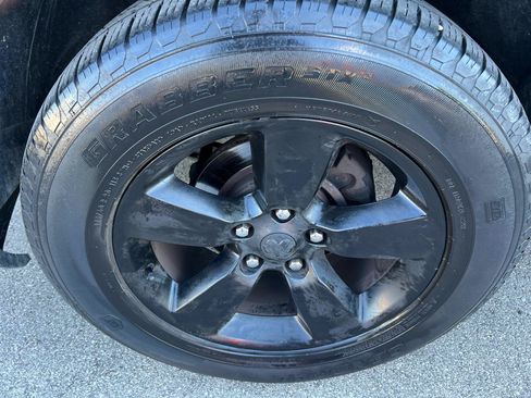 Used 2015 RAM 1500 Express AWD/4WD image 2