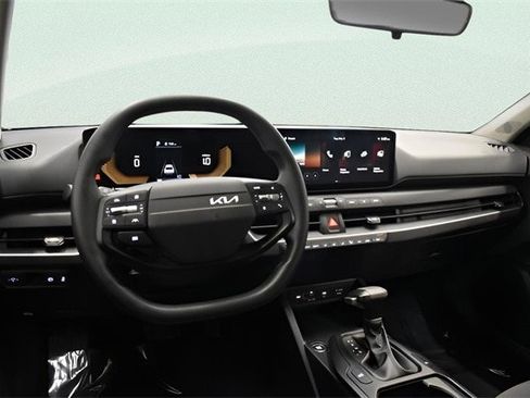 Used 2025 Kia K4 image 25