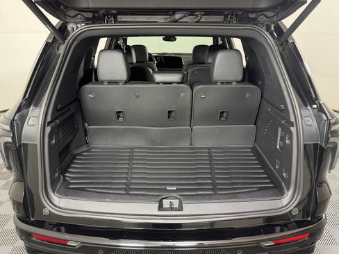 Certified 2025 Chevrolet Traverse High Country FWD image 8