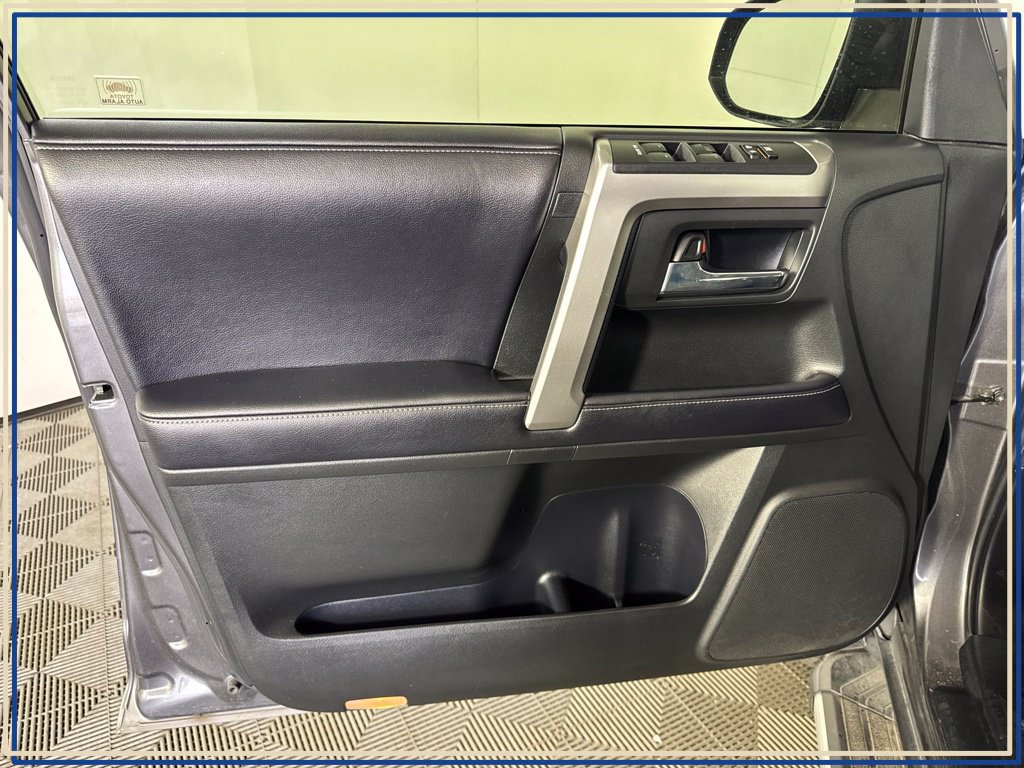 Used 2018 Toyota 4Runner SR5 Premium AWD/4WD image 31