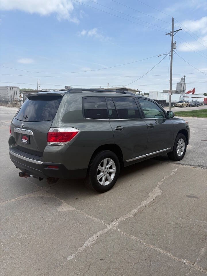 Used 2013 Toyota Highlander Plus FWD image 5