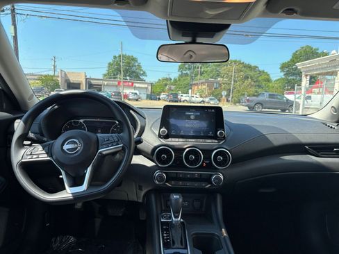 Used 2025 Nissan Sentra SV FWD image 32