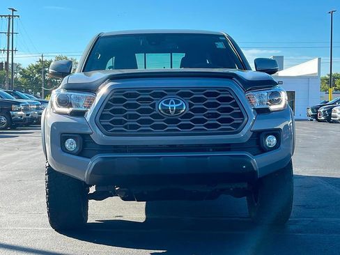 Used 2020 Toyota Tacoma TRD Off-Road image 2