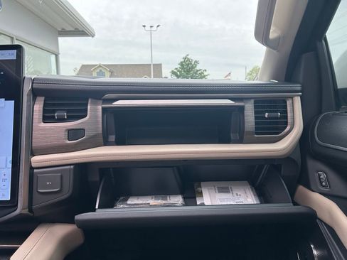 Used 2024 Ford Expedition Limited AWD/4WD image 24
