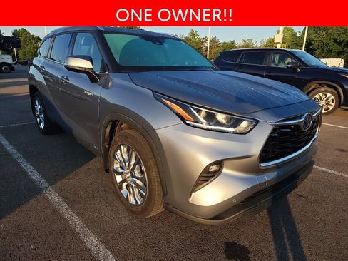 Used 2021 Toyota Highlander Limited AWD/4WD image 3