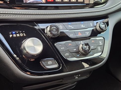 New 2026 Chrysler Pacifica Select image 20