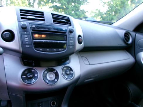 Used 2006 Toyota RAV4 Limited FWD image 20