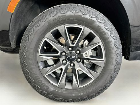 Used 2024 Chevrolet Tahoe Z71 w/ Luxury Package AWD/4WD image 11