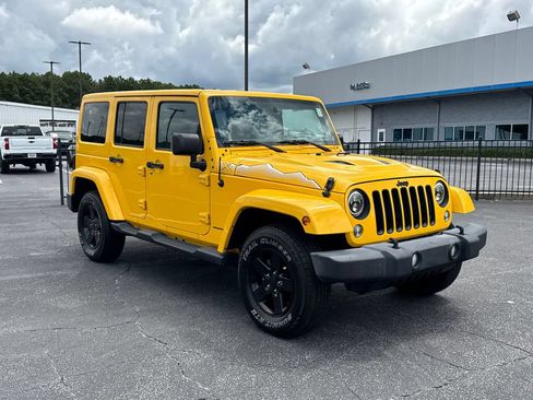 Used 2015 Jeep Wrangler Unlimited Sahara AWD/4WD image 4
